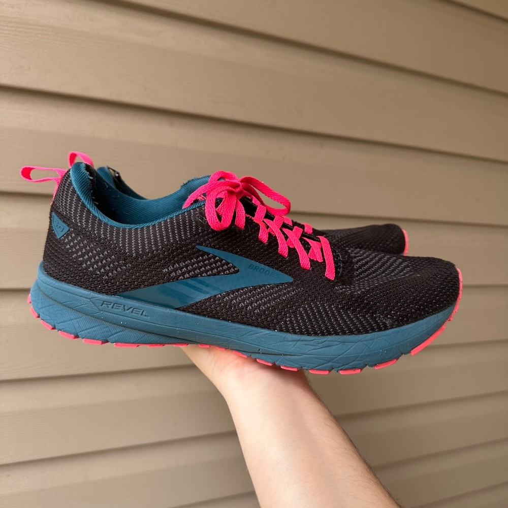 Brooks Revival 5 black and pink running shoes 10